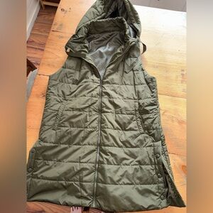 Large long green puffer vest